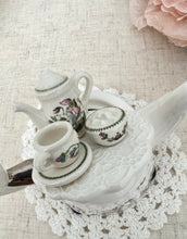 画像をギャラリービューアに読み込む, 【ポートメリオン】ティーセットが乗ったお花のティーポット