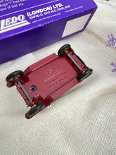 画像をギャラリービューアに読み込む, 【Cadbury】 限定 ブリキのミニカー 英国製