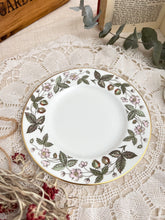 画像をギャラリービューアに読み込む, レア!【ウェッジウッド  ストロベリーヒル 】【黒壺】 3点セット(カップ1個、ソーサー1枚、小皿1枚) /  ミルクジャグ