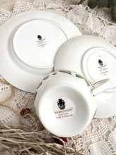 画像をギャラリービューアに読み込む, レア!【ウェッジウッド  ストロベリーヒル 】【黒壺】 3点セット(カップ1個、ソーサー1枚、小皿1枚) /  ミルクジャグ