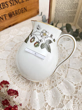 画像をギャラリービューアに読み込む, レア!【ウェッジウッド  ストロベリーヒル 】【黒壺】 3点セット(カップ1個、ソーサー1枚、小皿1枚) /  ミルクジャグ