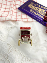 画像をギャラリービューアに読み込む, 【Cadbury】 ブリキのミニカー 英国製