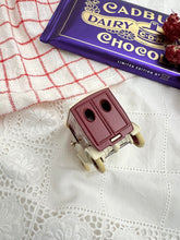 画像をギャラリービューアに読み込む, 【Cadbury】 ブリキのミニカー 英国製
