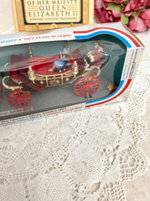 画像をギャラリービューアに読み込む, 超レア! エリザベス女王 1977年シルバージュビリー 馬車の模型B(女王の服が水色)