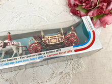 画像をギャラリービューアに読み込む, 超レア! エリザベス女王 1977年シルバージュビリー 馬車の模型B(女王の服が水色)
