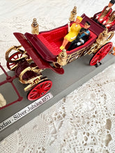 画像をギャラリービューアに読み込む, エリザベス女王 1977年シルバージュビリー 馬車の模型A(女王の服が黄色)