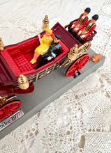 画像をギャラリービューアに読み込む, エリザベス女王 1977年シルバージュビリー 馬車の模型A(女王の服が黄色)