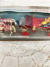 画像をギャラリービューアに読み込む, エリザベス女王 1977年シルバージュビリー 馬車の模型A(女王の服が黄色)