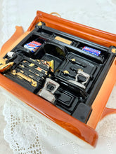 画像をギャラリービューアに読み込む, 超レア!エリザベス女王 ゴールデンジュビリー 750体限定 ディスプレイ用ティーポット