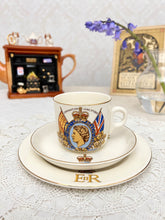 画像をギャラリービューアに読み込む, レア! エリザベス女王 コロネーション記念 3点セット(カップ1個、ソーサー1枚、小皿1枚)