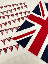 画像をギャラリービューアに読み込む, 【チャールズ国王 戴冠式】セインズベリーズ 限定 ティータオル2枚組(ユニオンジャック+バンティング旗柄)