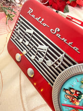 画像をギャラリービューアに読み込む, 【新品/ショートブレッド入り】Radio Santa オルゴール お菓子缶(サンタ柄)