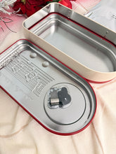 画像をギャラリービューアに読み込む, 【新品/ショートブレッド入り】Radio Santa オルゴール お菓子缶(サンタ柄)