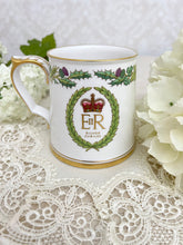 画像をギャラリービューアに読み込む, 【スポード】エリザベス女王 シルバージュビリー マグカップ