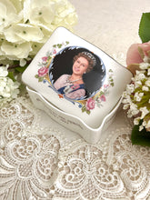 画像をギャラリービューアに読み込む, 【クラウンスタッフォード】レア!エリザベス女王 シルバージュビリー 蓋付き小物入れ+小物置き