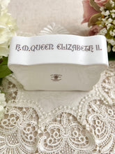 画像をギャラリービューアに読み込む, 【クラウンスタッフォード】レア!エリザベス女王 シルバージュビリー 蓋付き小物入れ+小物置き