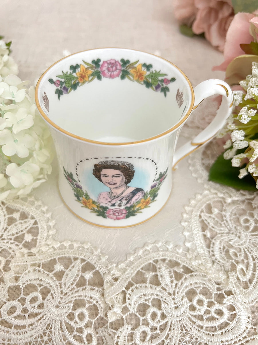 【コールポート】エリザベス女王　60歳誕生日祝い　記念マグカップ