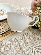 画像をギャラリービューアに読み込む, 【ウィンザー】エリザベス女王 コロネーション記念 3点セットA(カップ1個、ソーサー1枚、小皿1枚)