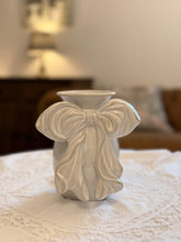 画像をギャラリービューアに読み込む, 【M&S】リボンモチーフ 花瓶 小