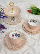 画像をギャラリービューアに読み込む, レア!【エインズレイ】2段アフタヌーンティースタンド / 3点セット(カップ1個、ソーサー1枚、小皿1枚) / 21cmプレート
