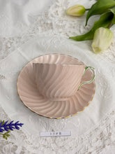 画像をギャラリービューアに読み込む, レア!【エインズレイ】2段アフタヌーンティースタンド / 3点セット(カップ1個、ソーサー1枚、小皿1枚) / 21cmプレート