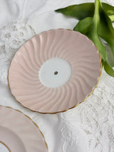 画像をギャラリービューアに読み込む, レア!【エインズレイ】2段アフタヌーンティースタンド / 3点セット(カップ1個、ソーサー1枚、小皿1枚) / 21cmプレート