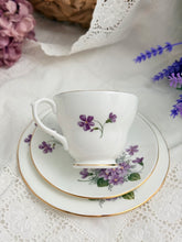 画像をギャラリービューアに読み込む, レア【ダッチェス】すみれ 3点セット(カップ1個、ソーサー1枚、小皿1枚)