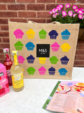 画像をギャラリービューアに読み込む, 【M&S x Macmillan】限定 新品 カップケーキ柄 ジュート エコバッグ