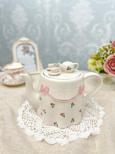画像をギャラリービューアに読み込む, 【プライス&ケンジントン】ティーセットが乗ったティーポット