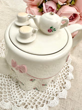 画像をギャラリービューアに読み込む, 【プライス&ケンジントン】ティーセットが乗ったティーポット