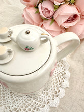 画像をギャラリービューアに読み込む, 【プライス&ケンジントン】ティーセットが乗ったティーポット