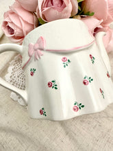 画像をギャラリービューアに読み込む, 【プライス&ケンジントン】ティーセットが乗ったティーポット