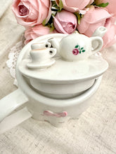 画像をギャラリービューアに読み込む, 【プライス&ケンジントン】ティーセットが乗ったティーポット