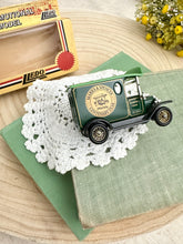 画像をギャラリービューアに読み込む, 【M&S】 マークス&スペンサー ブリキのミニカー 英国製