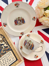 画像をギャラリービューアに読み込む, 【アルフレッドミーキン】エリザベス女王 コロネーション記念 3点セット(カップ1個、ソーサー1枚、小皿1枚)