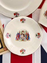 画像をギャラリービューアに読み込む, 【アルフレッドミーキン】エリザベス女王 コロネーション記念 3点セット(カップ1個、ソーサー1枚、小皿1枚)