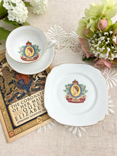 画像をギャラリービューアに読み込む, 【ウィンザー】エリザベス女王 コロネーション記念 3点セットB(カップ1個、ソーサー1枚、小皿1枚)