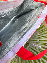 画像をギャラリービューアに読み込む, 【テスコxキャスキッドソン】新品 いちご柄 クーラーバッグ 大/小