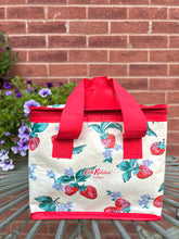 画像をギャラリービューアに読み込む, 【テスコxキャスキッドソン】新品 いちご柄 クーラーバッグ 大/小