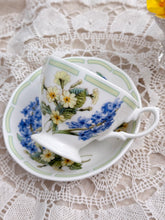 画像をギャラリービューアに読み込む, レア!【ロイヤルアルバート プリムローズxすずらんx勿忘草】 3点セット(カップ1個、ソーサー1枚、クイーンマザー 記念プレート1枚)