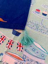 画像をギャラリービューアに読み込む, プラチナジュビリー 2枚組 ティータオル(コーギー柄+ティータイム柄)