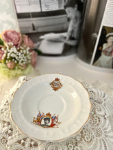 画像をギャラリービューアに読み込む, レア! エリザベス女王 コロネーション記念 3点セット(カップ1個、ソーサー1枚、小皿1枚)