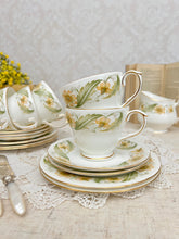 画像をギャラリービューアに読み込む, 【ダッチェス】黄色いお花  3点セット(カップ1個、ソーサー1枚、小皿1枚) / ミルクジャグ