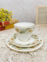 画像をギャラリービューアに読み込む, 【ダッチェス】黄色いお花  3点セット(カップ1個、ソーサー1枚、小皿1枚) / ミルクジャグ