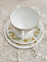 画像をギャラリービューアに読み込む, 【ダッチェス】黄色いお花  3点セット(カップ1個、ソーサー1枚、小皿1枚) / ミルクジャグ