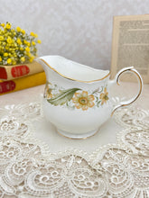 画像をギャラリービューアに読み込む, 【ダッチェス】黄色いお花  3点セット(カップ1個、ソーサー1枚、小皿1枚) / ミルクジャグ