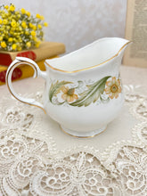 画像をギャラリービューアに読み込む, 【ダッチェス】黄色いお花  3点セット(カップ1個、ソーサー1枚、小皿1枚) / ミルクジャグ
