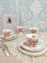 画像をギャラリービューアに読み込む, サクラ柄 3点セット(カップ1個、ソーサー1枚、小皿1枚) / シュガーボウル