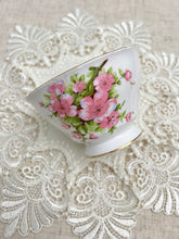画像をギャラリービューアに読み込む, サクラ柄 3点セット(カップ1個、ソーサー1枚、小皿1枚) / シュガーボウル