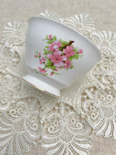 画像をギャラリービューアに読み込む, サクラ柄 3点セット(カップ1個、ソーサー1枚、小皿1枚) / シュガーボウル